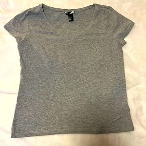 H&M
Color: Gray
Short
Size: Large
Type: Short sleeves